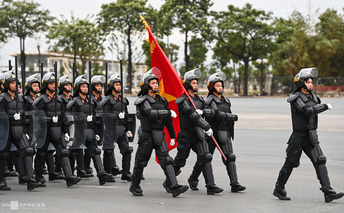 6,000 people parade before 13th National Party Congress 5353 parade 2